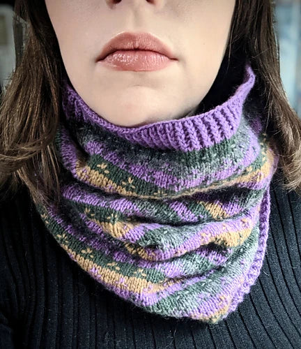 MARDI GRAS COWL
